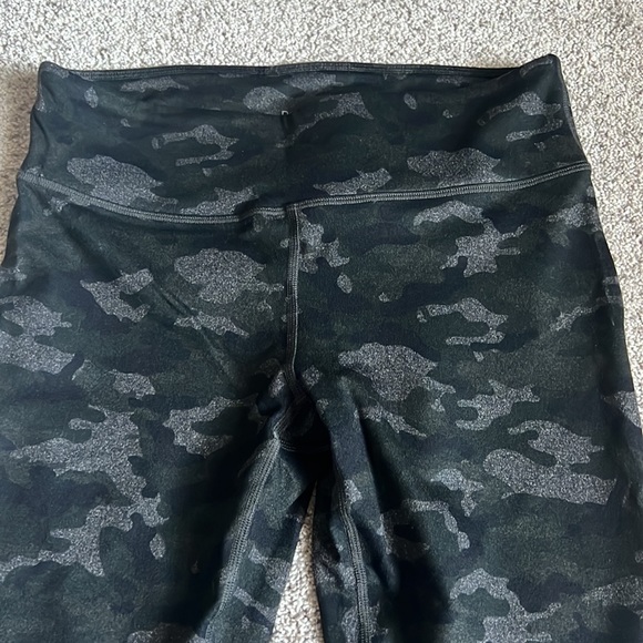 Women’s Powerhold Fabletics Leggings - Small - Picture 2 of 4